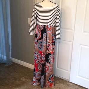 Gorgeous bold Maxi style dress
